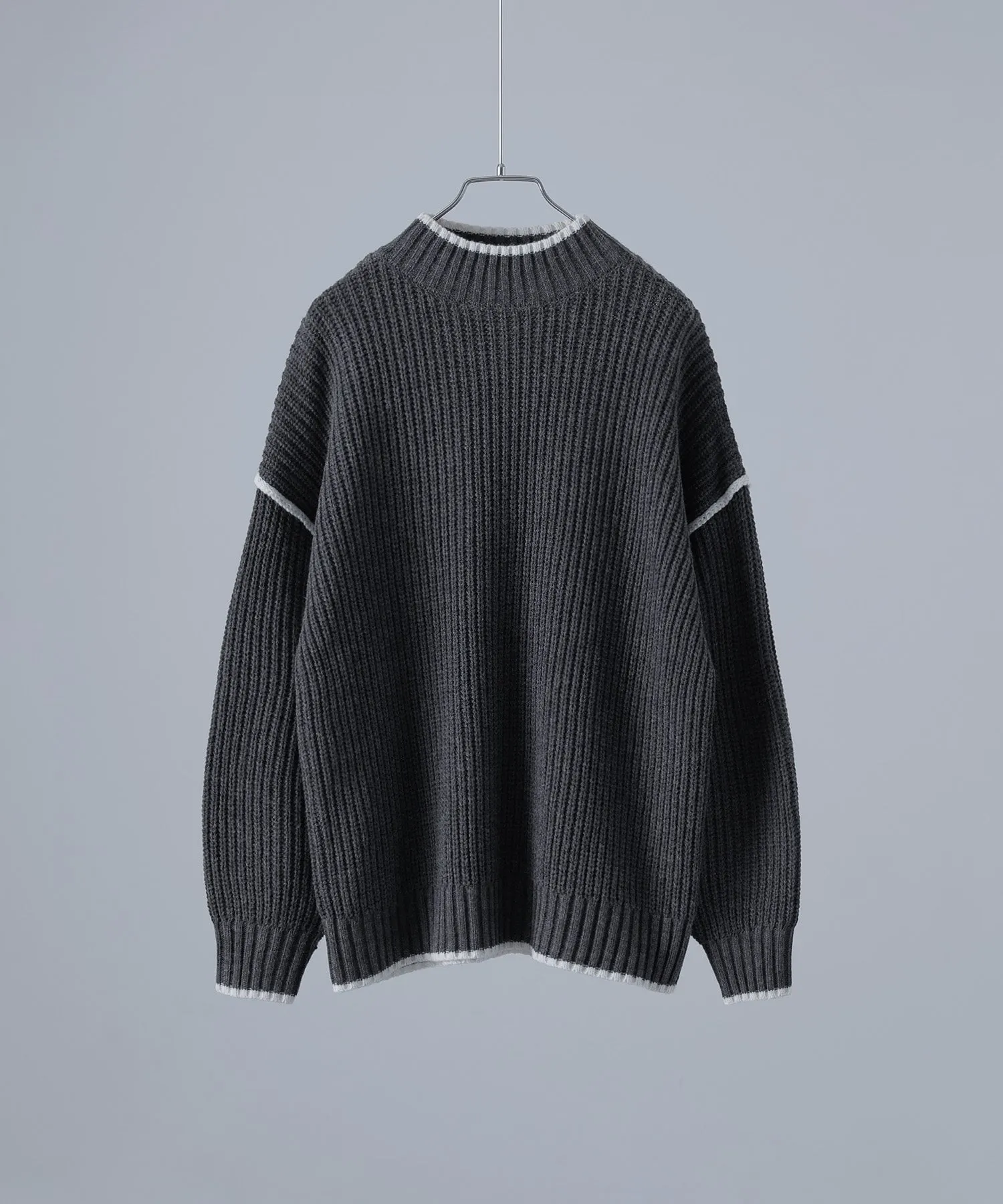 Bicolor line mockneck knit