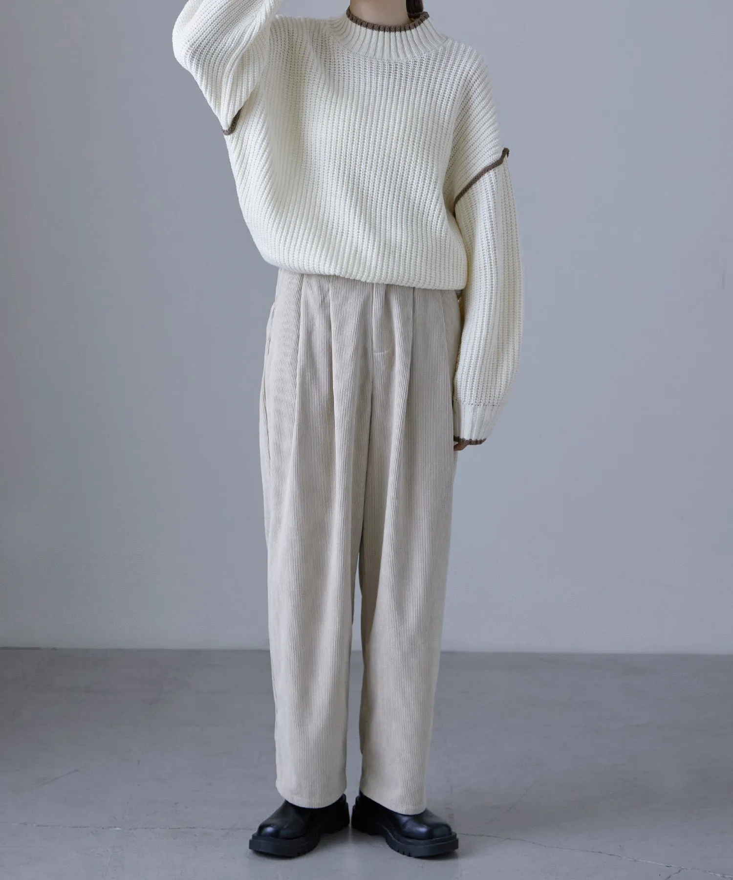 Bicolor line mockneck knit