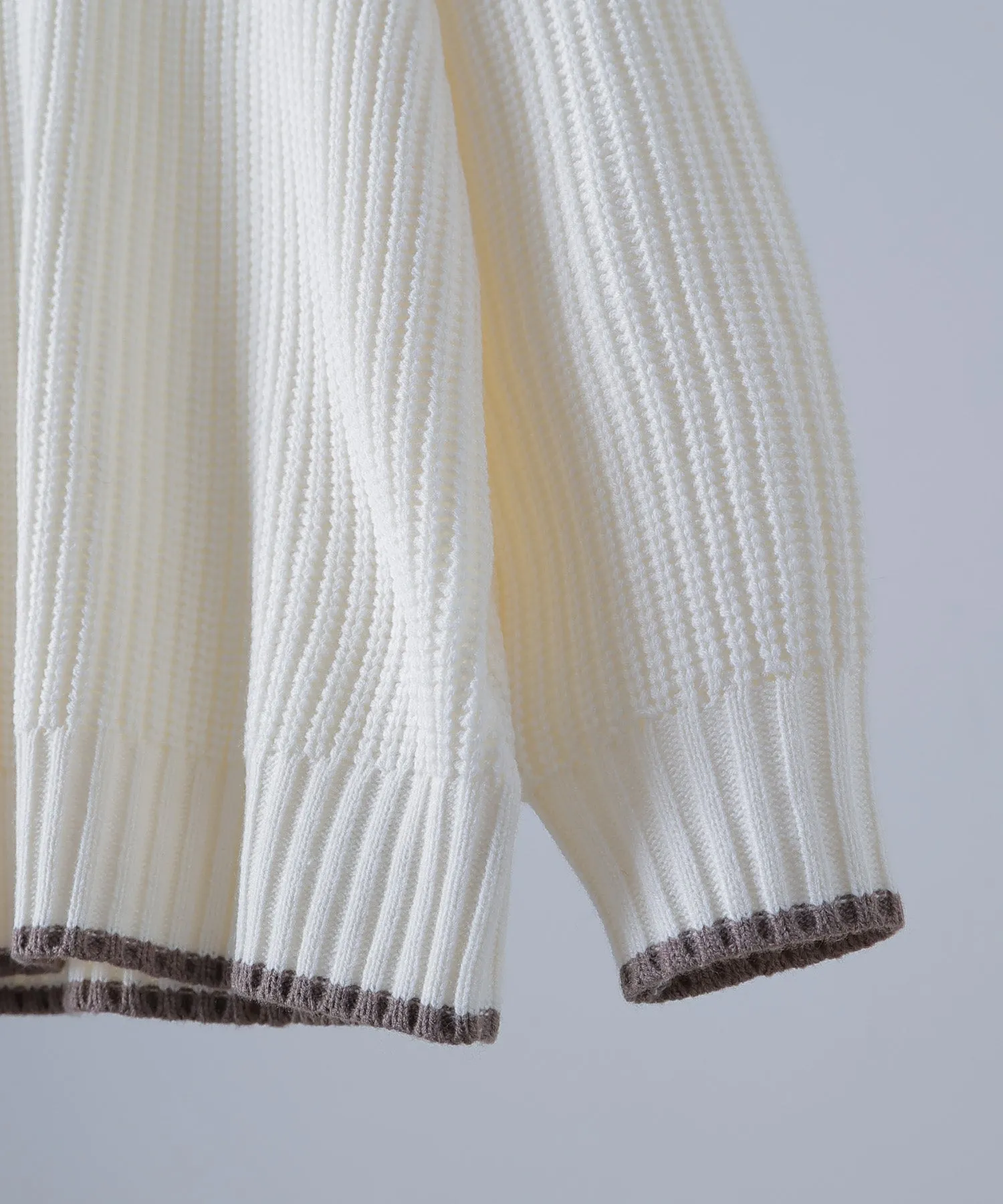 Bicolor line mockneck knit