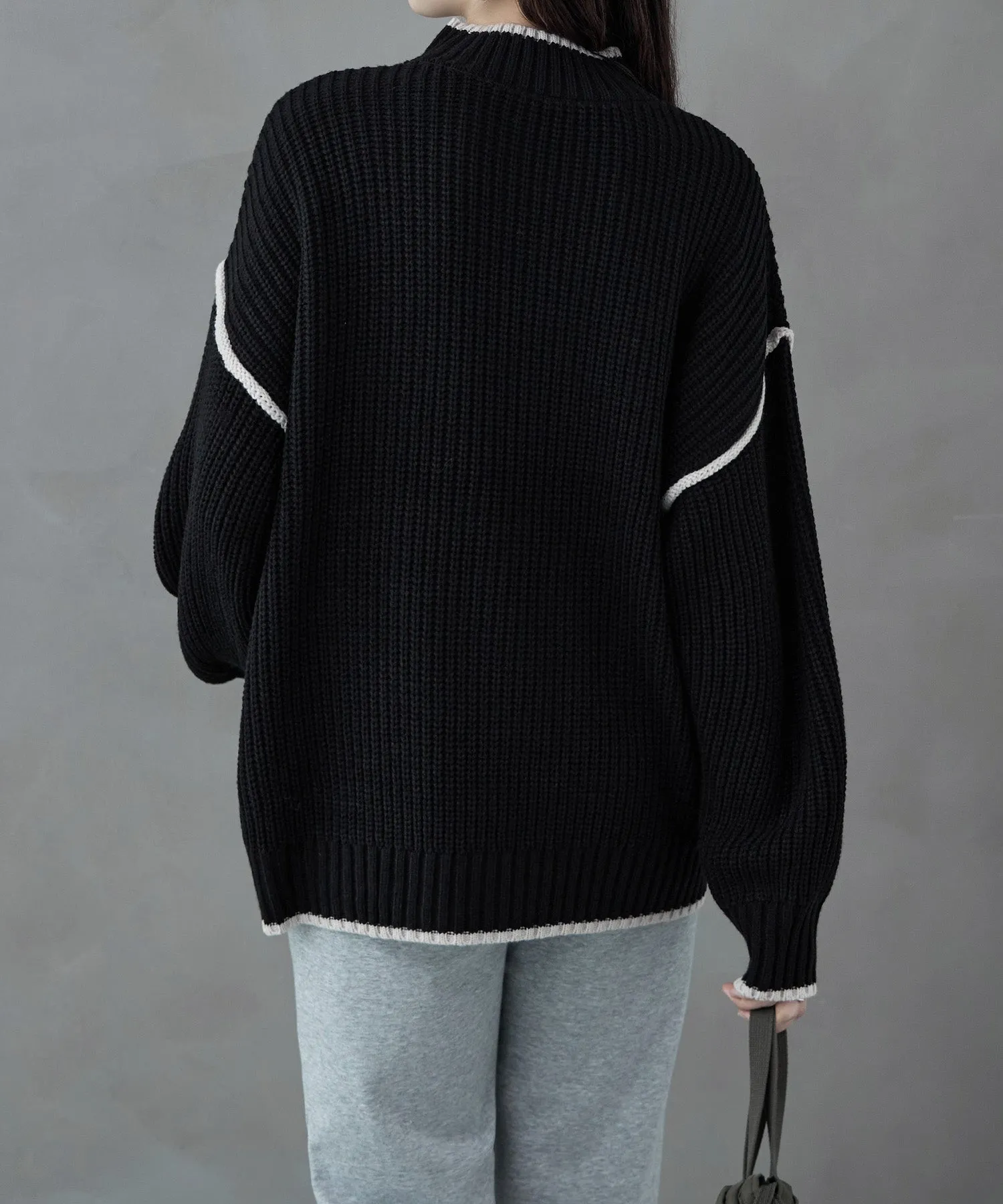 Bicolor line mockneck knit