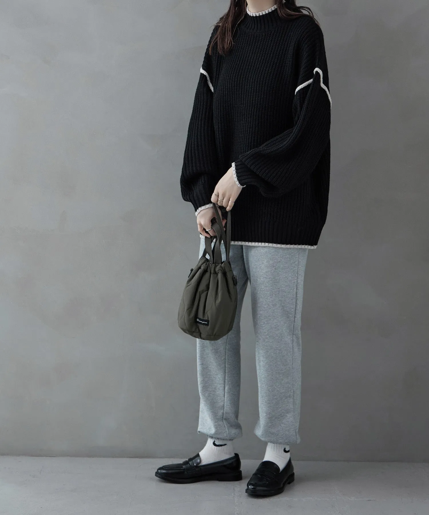 Bicolor line mockneck knit
