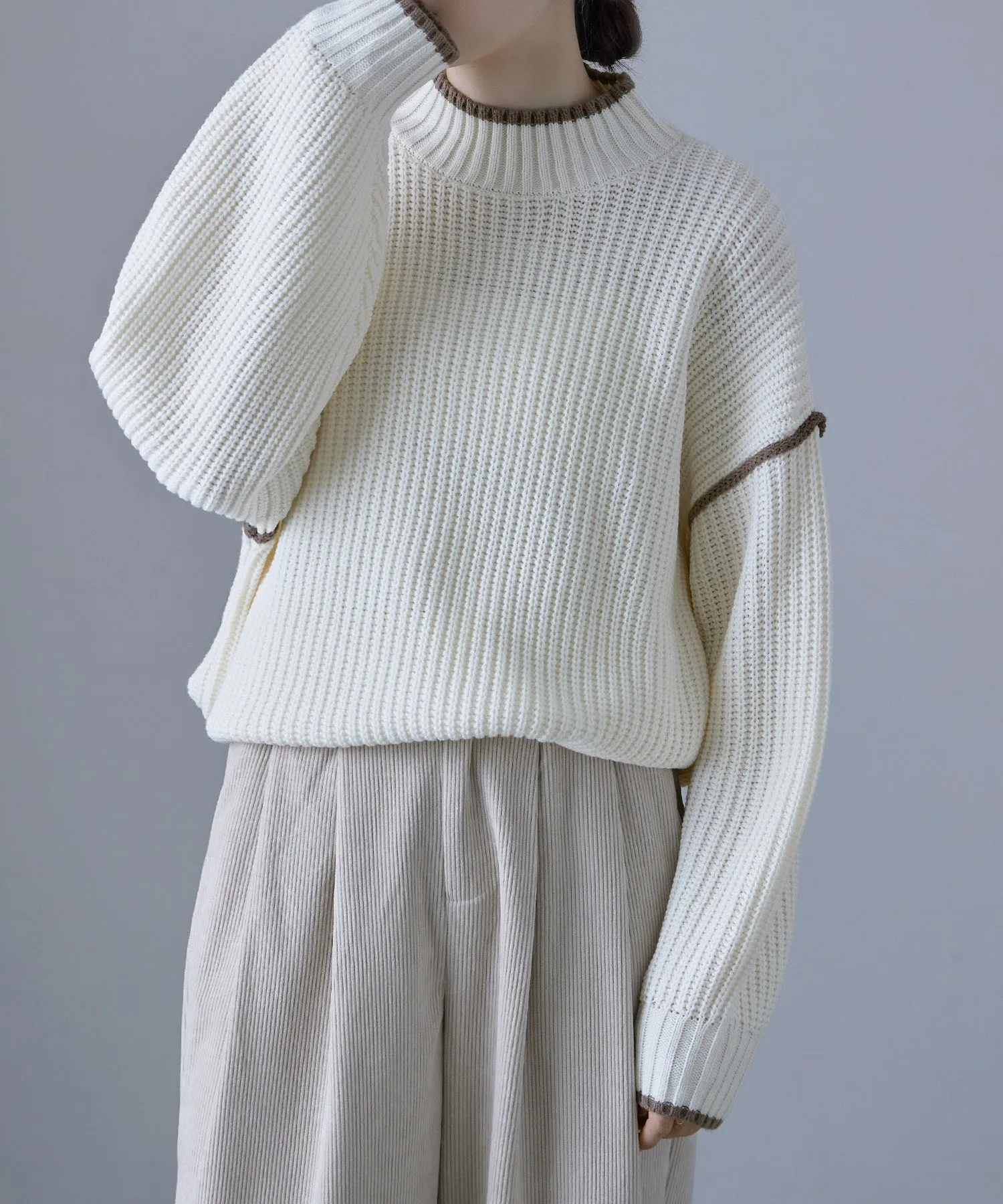 Bicolor line mockneck knit