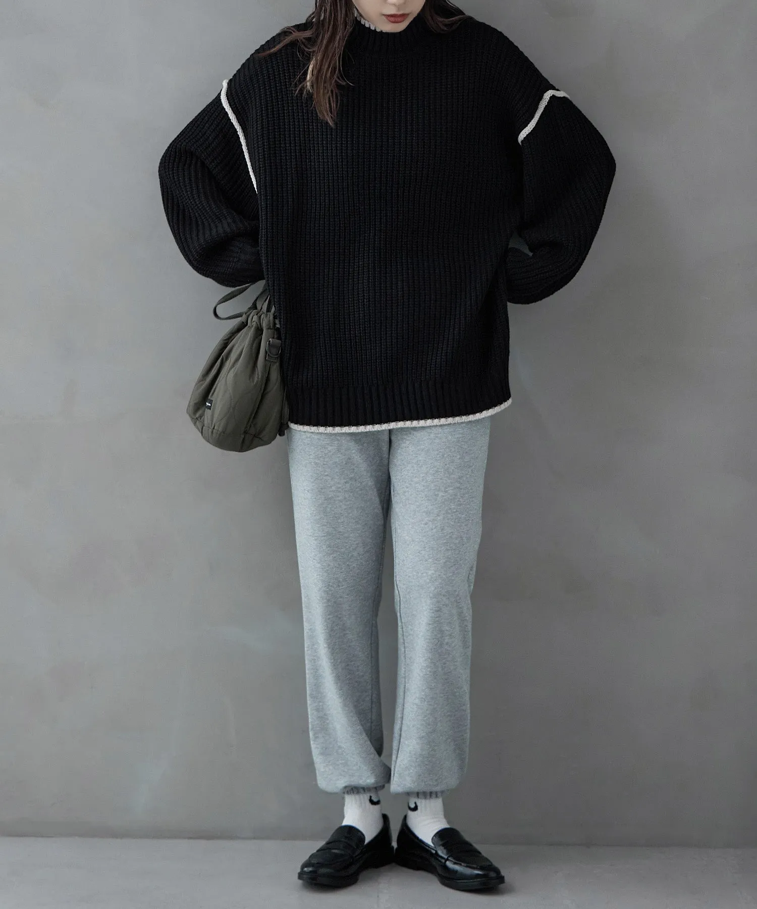 Bicolor line mockneck knit