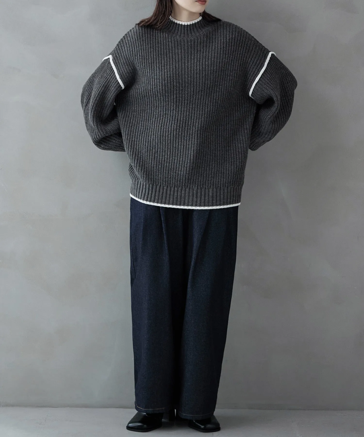 Bicolor line mockneck knit