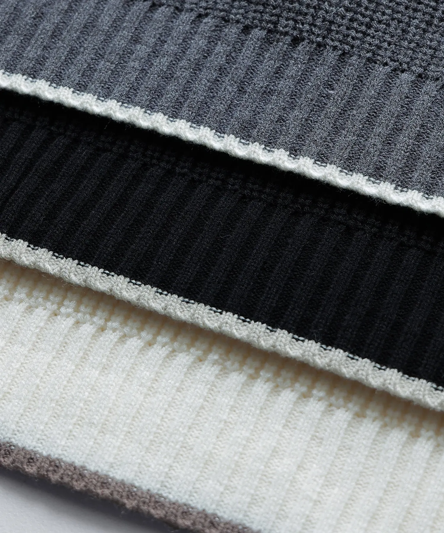 Bicolor line mockneck knit