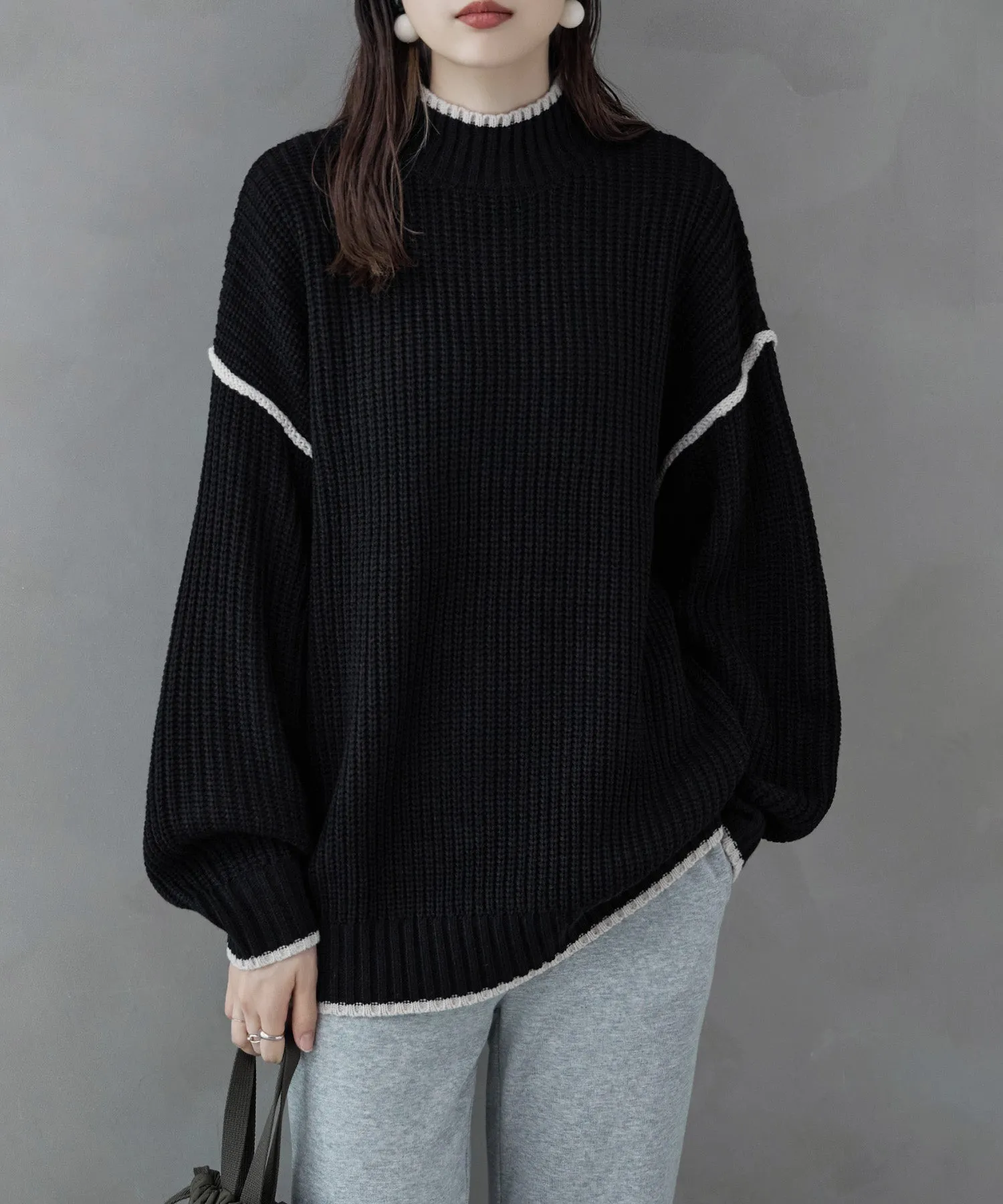 Bicolor line mockneck knit