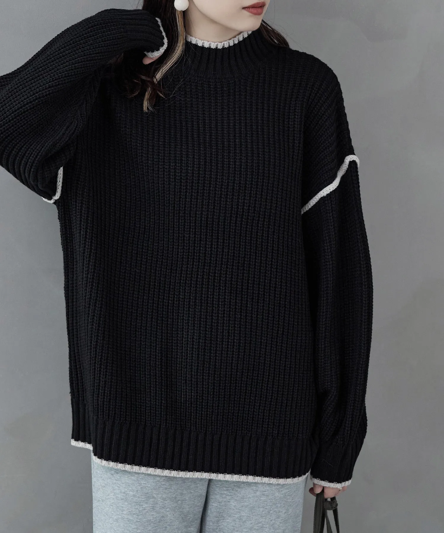 Bicolor line mockneck knit