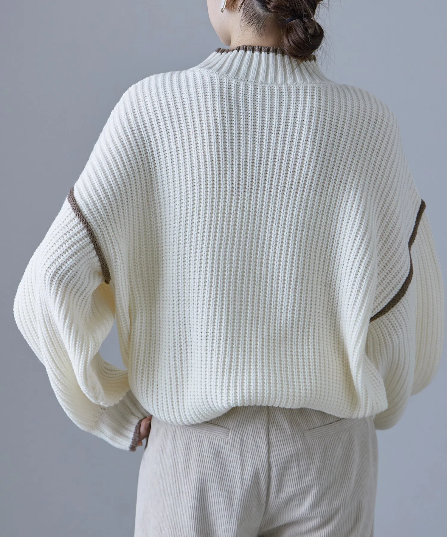 Bicolor line mockneck knit