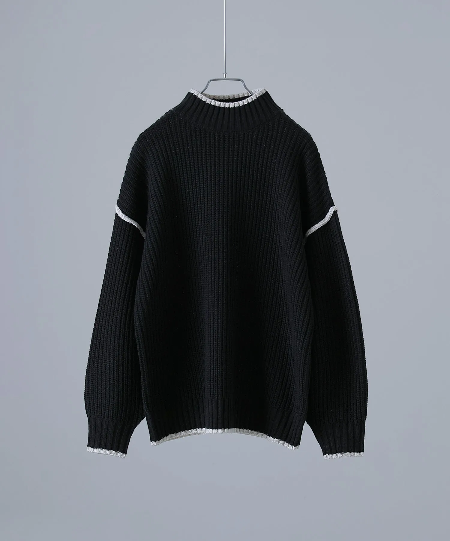 Bicolor line mockneck knit