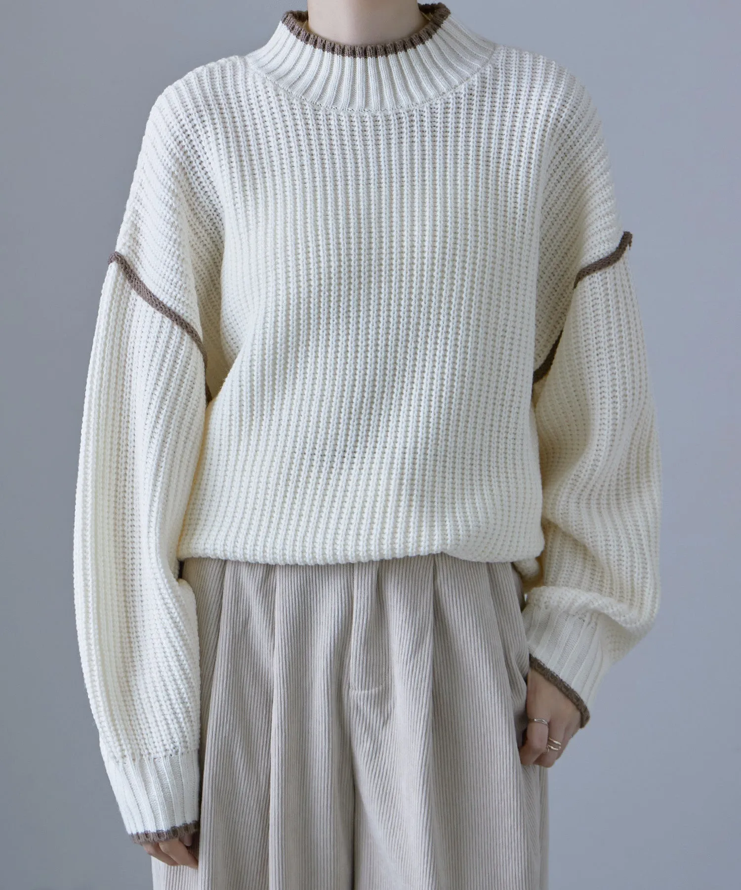 Bicolor line mockneck knit