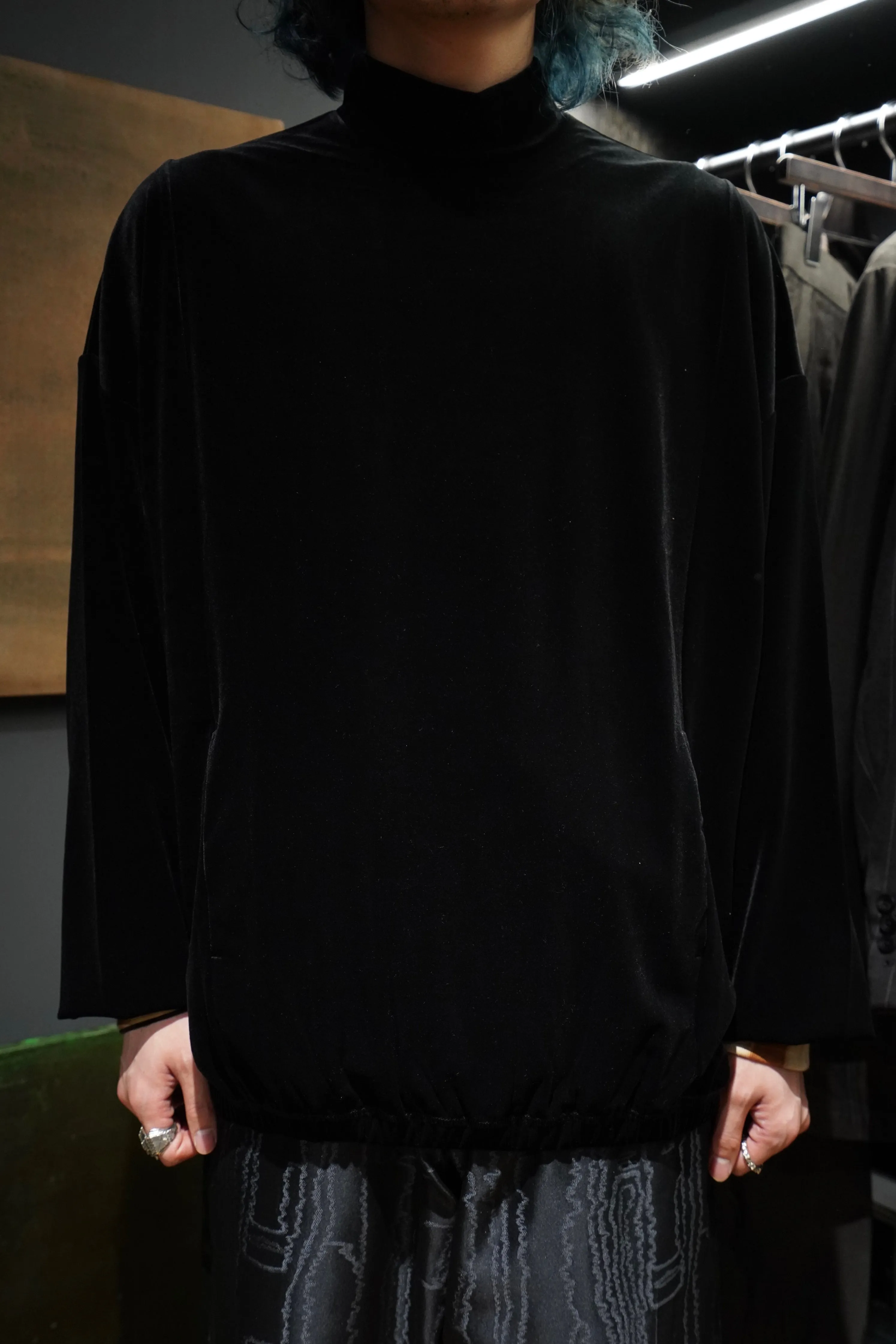 Sasquatchfabrix. VELOUR MOCKNECK (BLACK×BLACK)