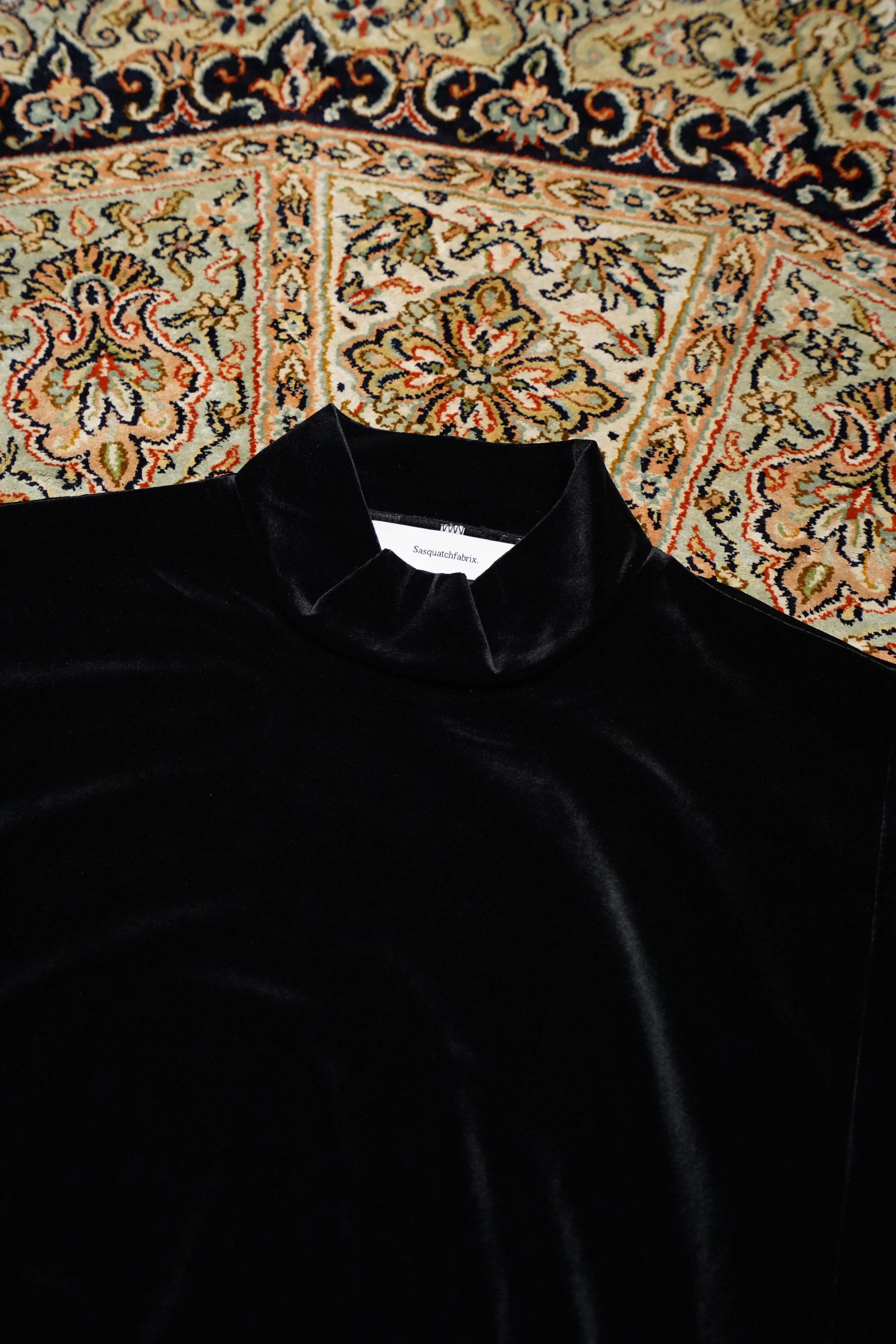 Sasquatchfabrix. VELOUR MOCKNECK (BLACK×BLACK)