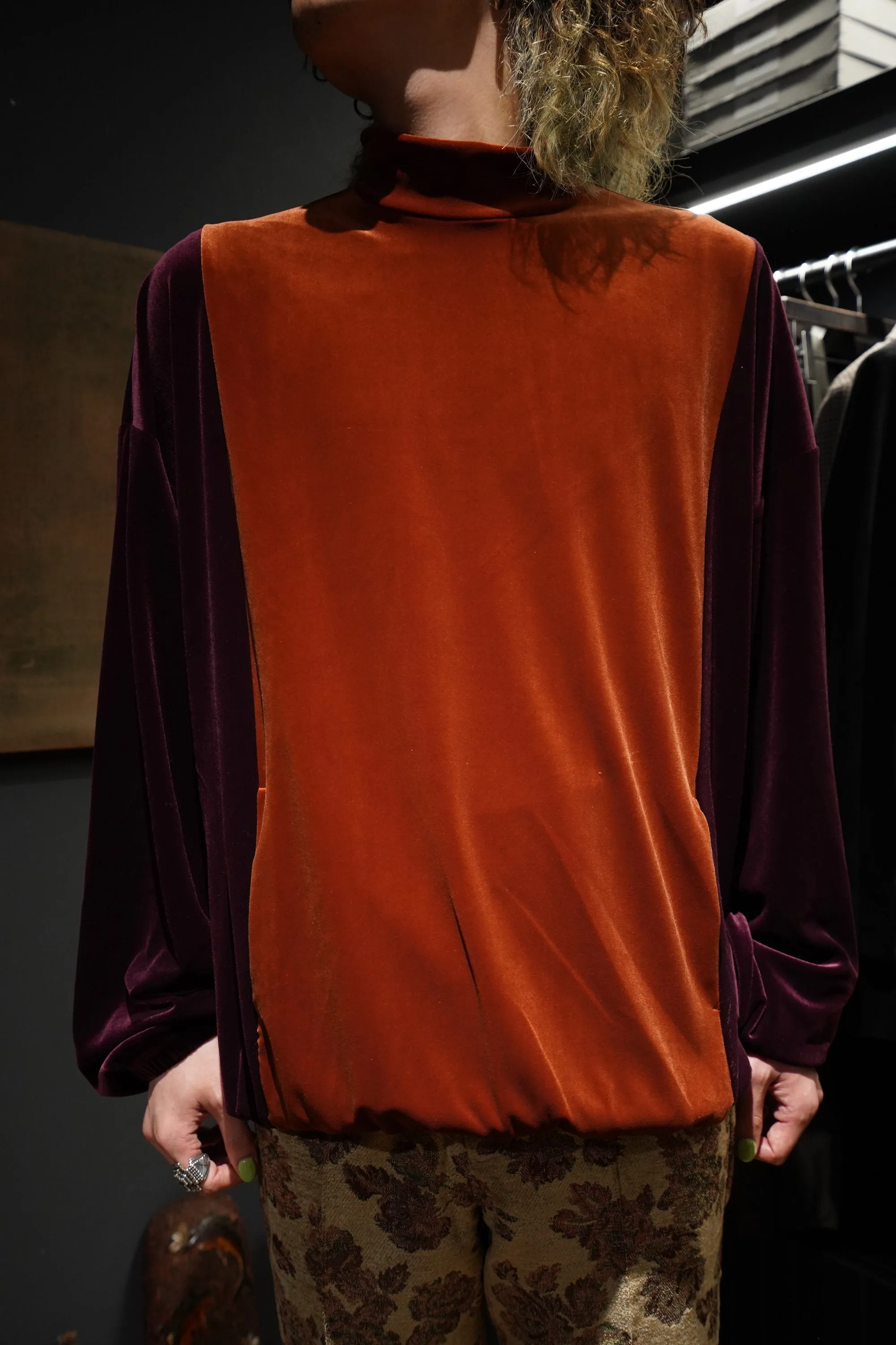 Sasquatchfabrix. VELOUR MOCKNECK (ORANGE×PURPLE)