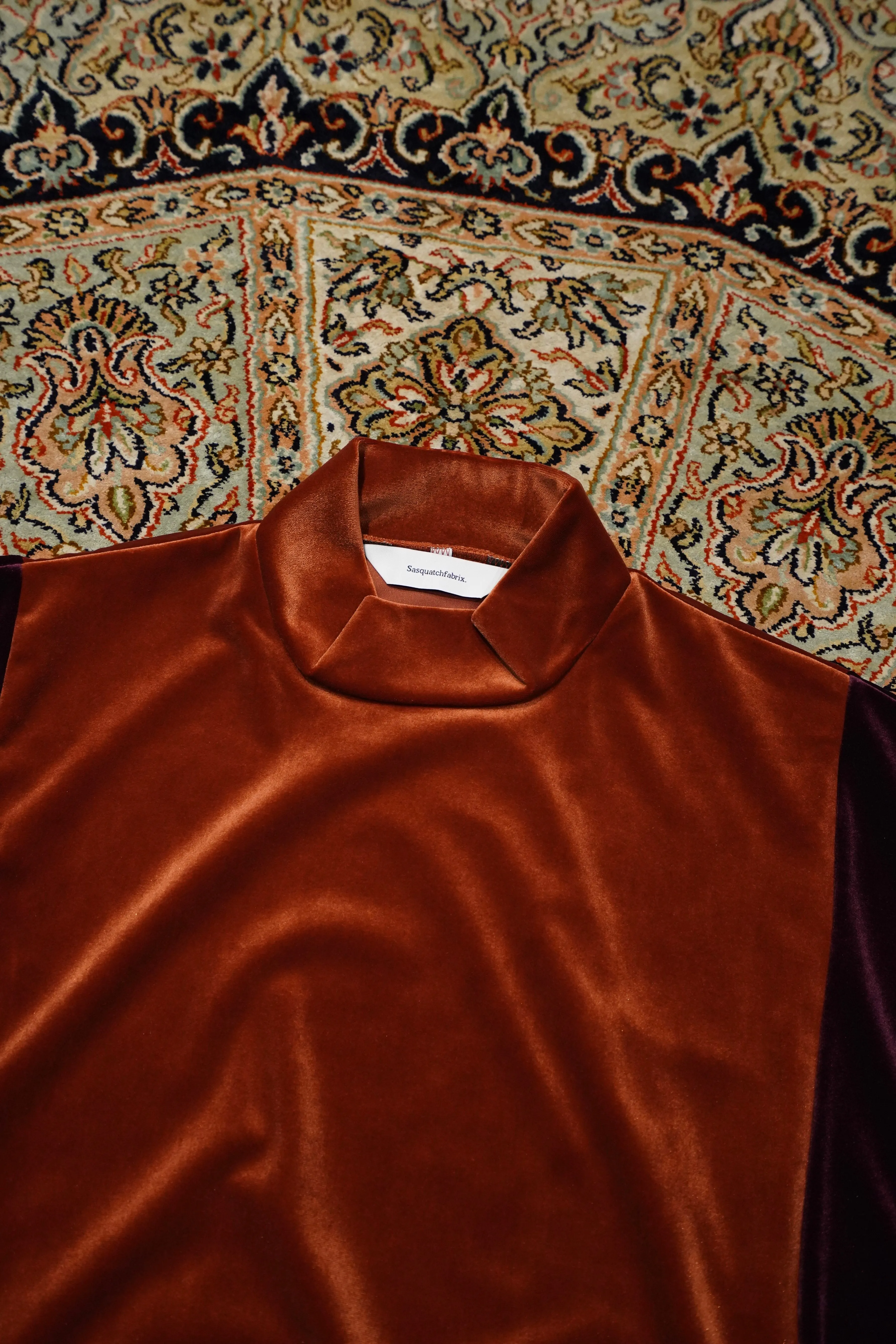Sasquatchfabrix. VELOUR MOCKNECK (ORANGE×PURPLE)