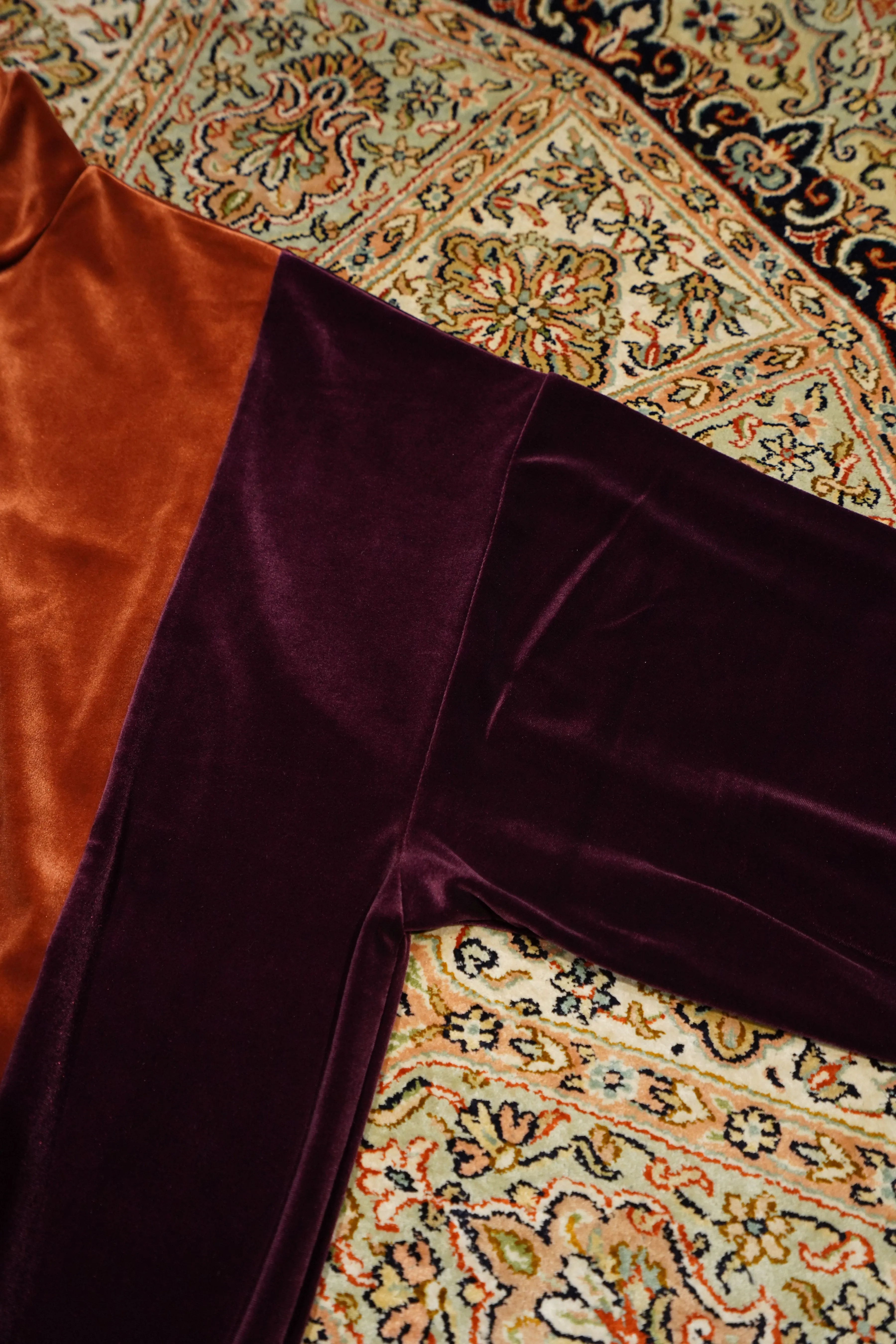 Sasquatchfabrix. VELOUR MOCKNECK (ORANGE×PURPLE)