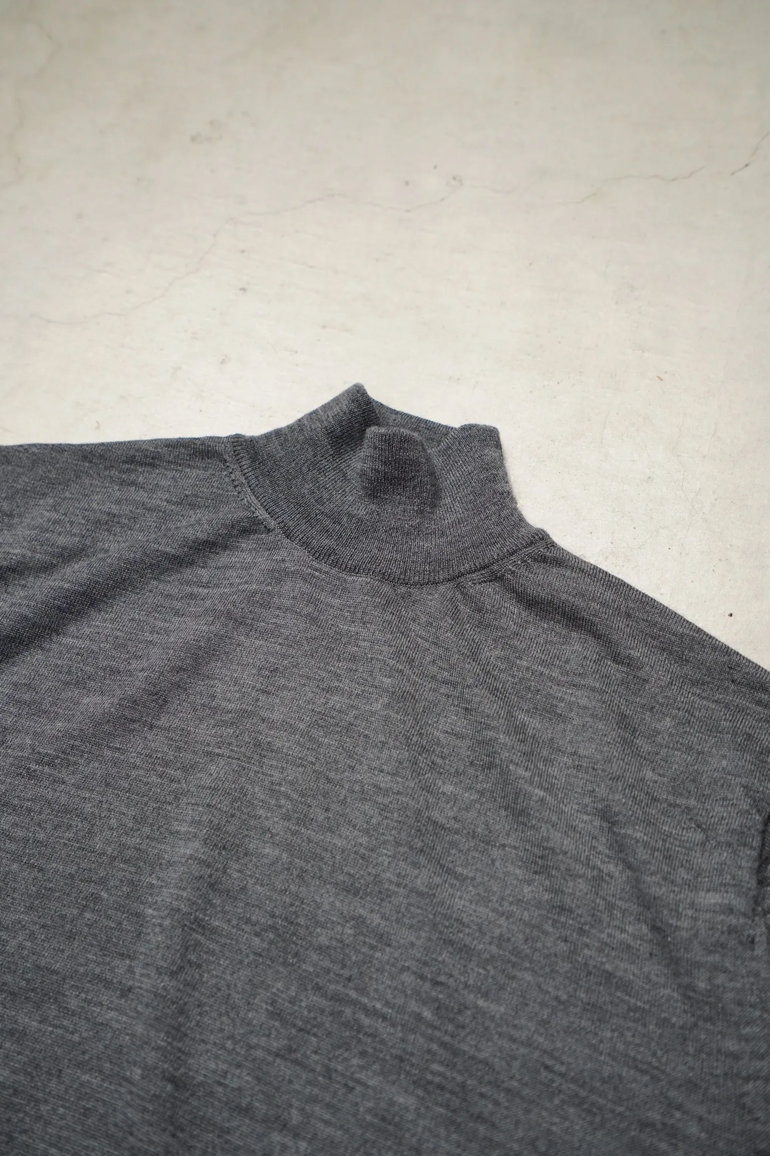 Standard Mockneck Knit (GRAY)