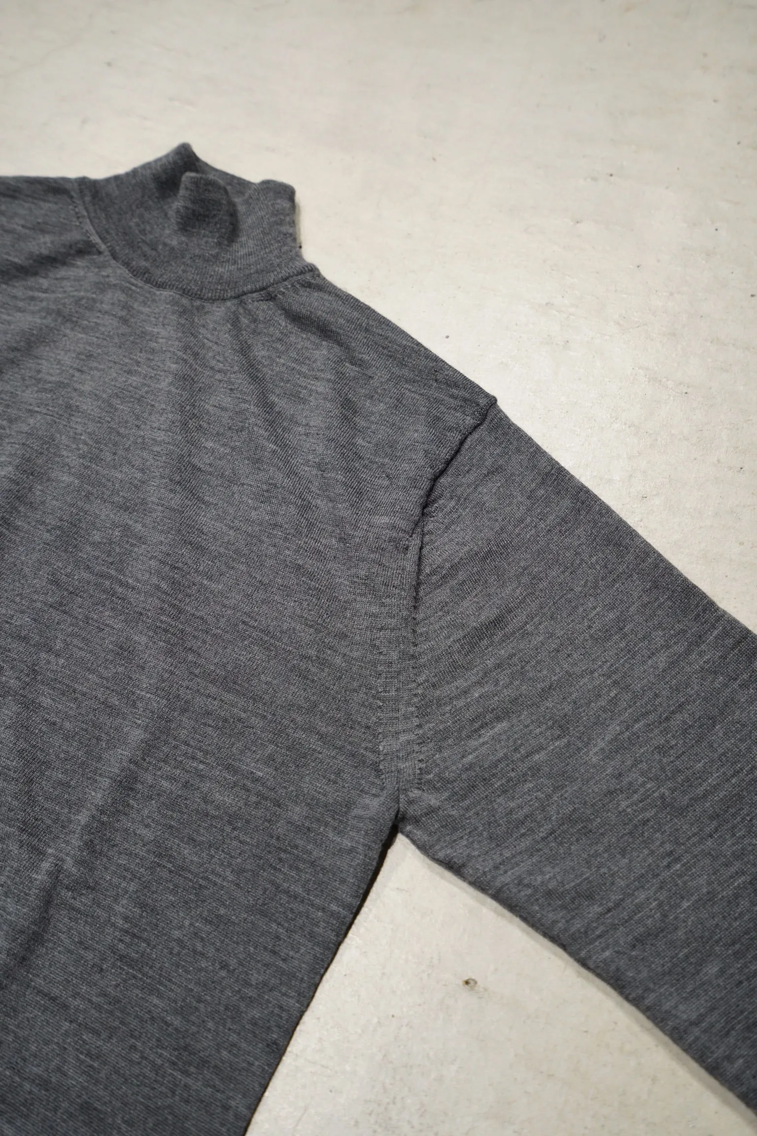 Standard Mockneck Knit (GRAY)